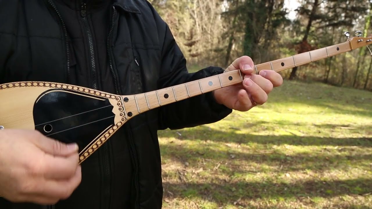 Instrumentale me Çifteli Profesionale e Arrës. Play a Cifteli Qifteli