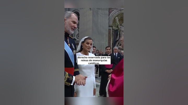 El momento en el que los reyes Felipe VI y Letizia saludan al papa León XIV tras la misa inaugural