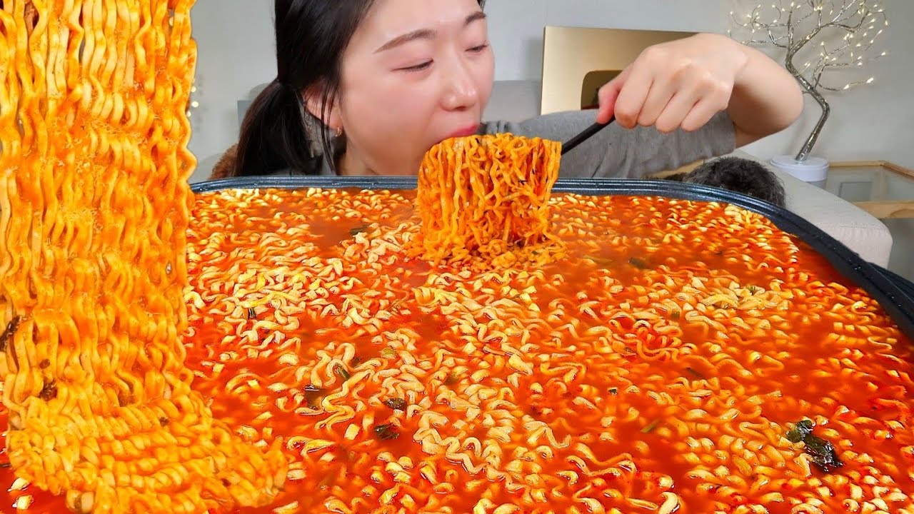 ASMR 24시간 공복 후 배고프니까 진짬뽕 라면 10개만 먹을게요 :) Sleep for 24 hours and eat 10 ramen mukbang