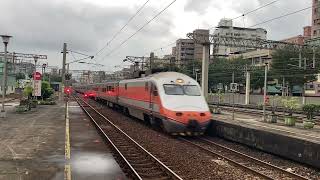 122次自強號樹林車站通過(562次莒光號待避)