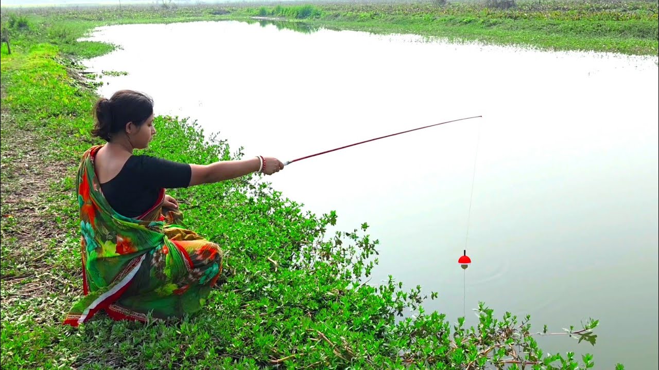 Fishing Video ✅ The amazing woman catches a lot of fish from the village pond || Hook fish video