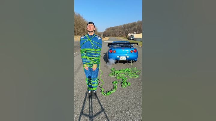 Je me suis fait ligoter à une voiture !