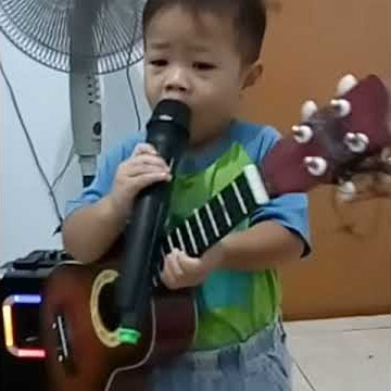 Anak kecil main gitar lucu