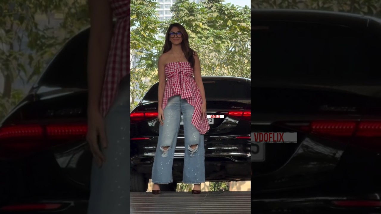 🌟 Mrunal Thakur turns heads during her Andheri outing 💫🩷🦋