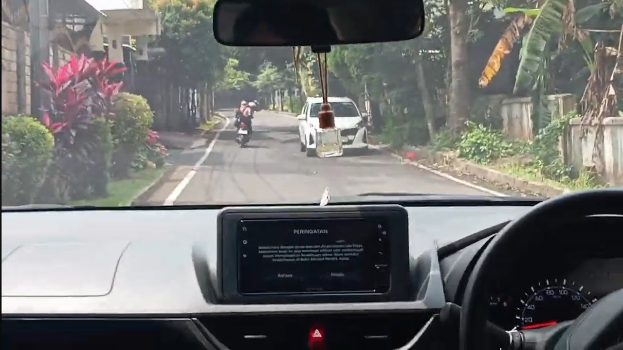Video 2, Anak belum bisa bawa mobil manual terjun ke jalan raya dan gang sempit @BloggerJurnalRasa 
