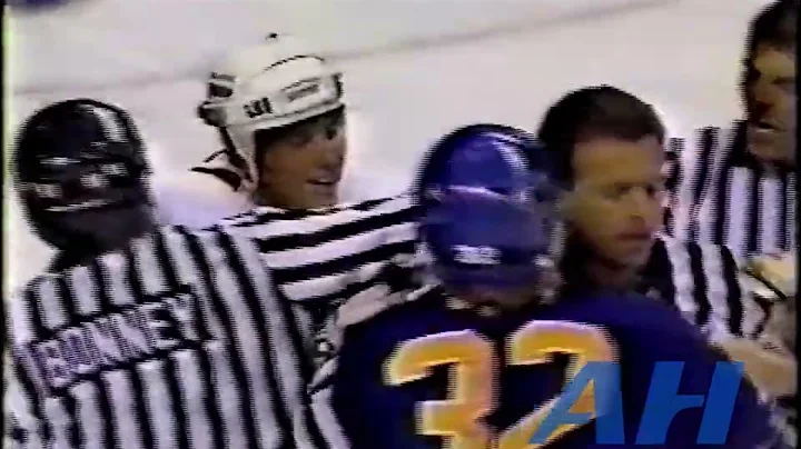 NHL Nov. 30, 1989 Cam Neely,BOS v Rob Ray,BUF (R) ...