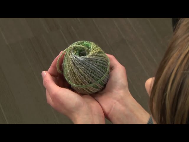 How to Make Center-Pull Yarn Balls (the Easy Way) 