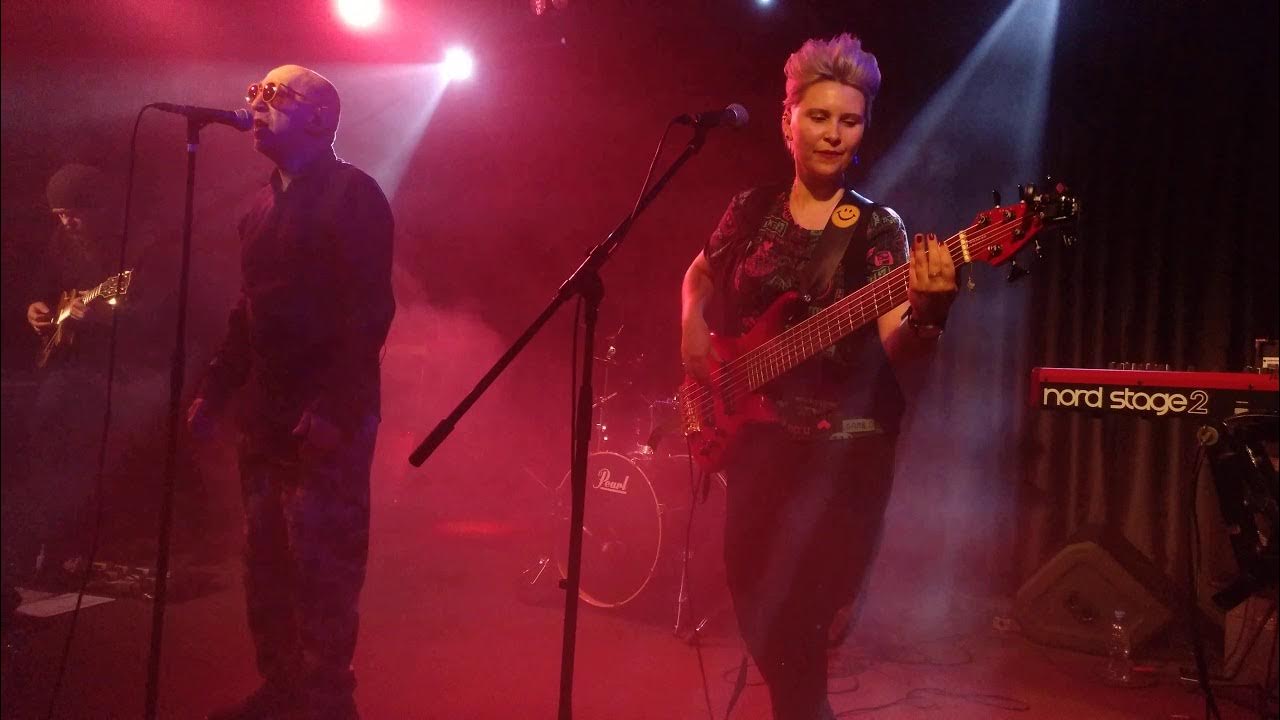 Рекламные кампании mango. Манго манго группа логотип. Jenn morel. Etolubov манго. Манго клип.