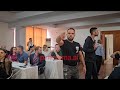 Vlonjati Futet Me Forcë Në Mbledhjen E Këshillit Bashkiak Godet Me Dere Policen