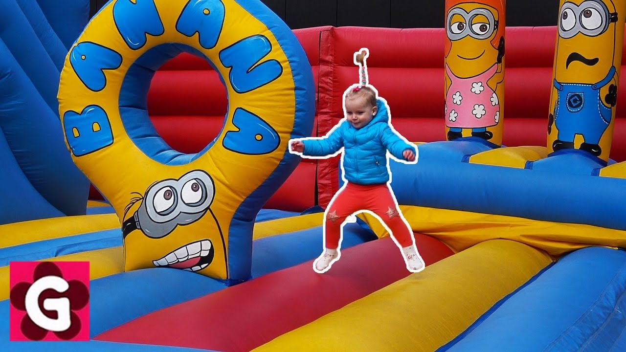 Gaby and Alex jumping on giant bouncy castle - Five Little Monkeys Jumping On The Bed Song