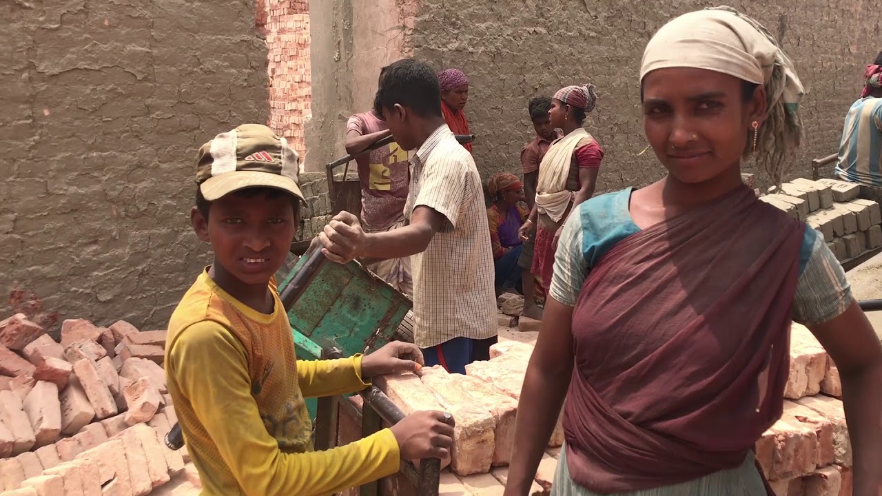 Kinderarbeit Mohamed bearbeitet Steine in einer Ziegelfabrik YouTube