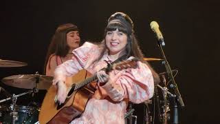 Algo Es Mejor - Mon Laferte Live