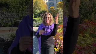 People of the Park: Artist Sonya #shorts
🌼 Meet artist Sonya Sklaroff and discover how Central Park inspires creativity and community!
We caught up with her at Conservatory Garden during the recent bloom of the Korean chrysanthemums to learn how the Park is part of her art practice, outside and in her studio. 🎨
The mission of the Central Park Conservancy is to preserve and celebrate Central Park as a sanctuary from the pace and pressures of city life, enhancing the enjoyment and wellbeing of all.
Learn more about our work here: https://bit.ly/3psB7N3
Subscribe for new content: http://www.youtube.com/c/centralparknyc People of the Park: Artist Sonya #shorts