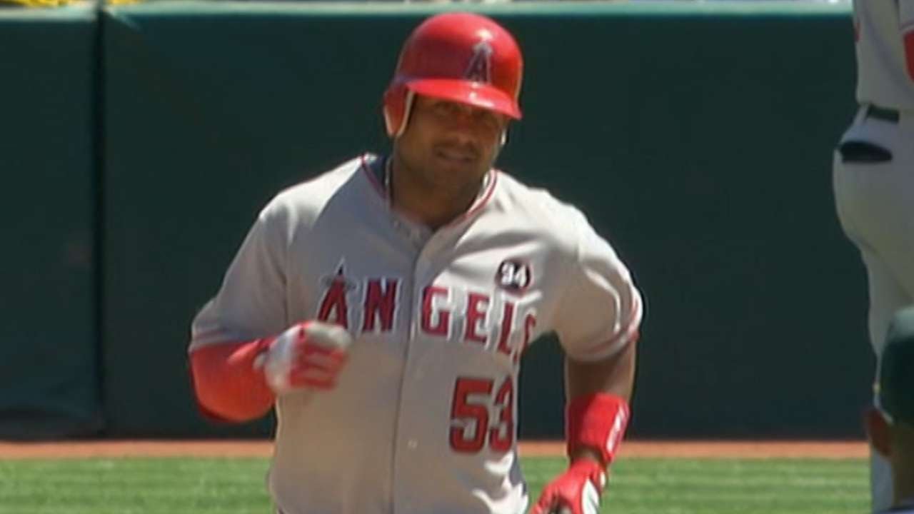 Laa Oak Abreu Breaks The Tie With A Homer In 10th Youtube Homer Baseball Field Baseball Cards
