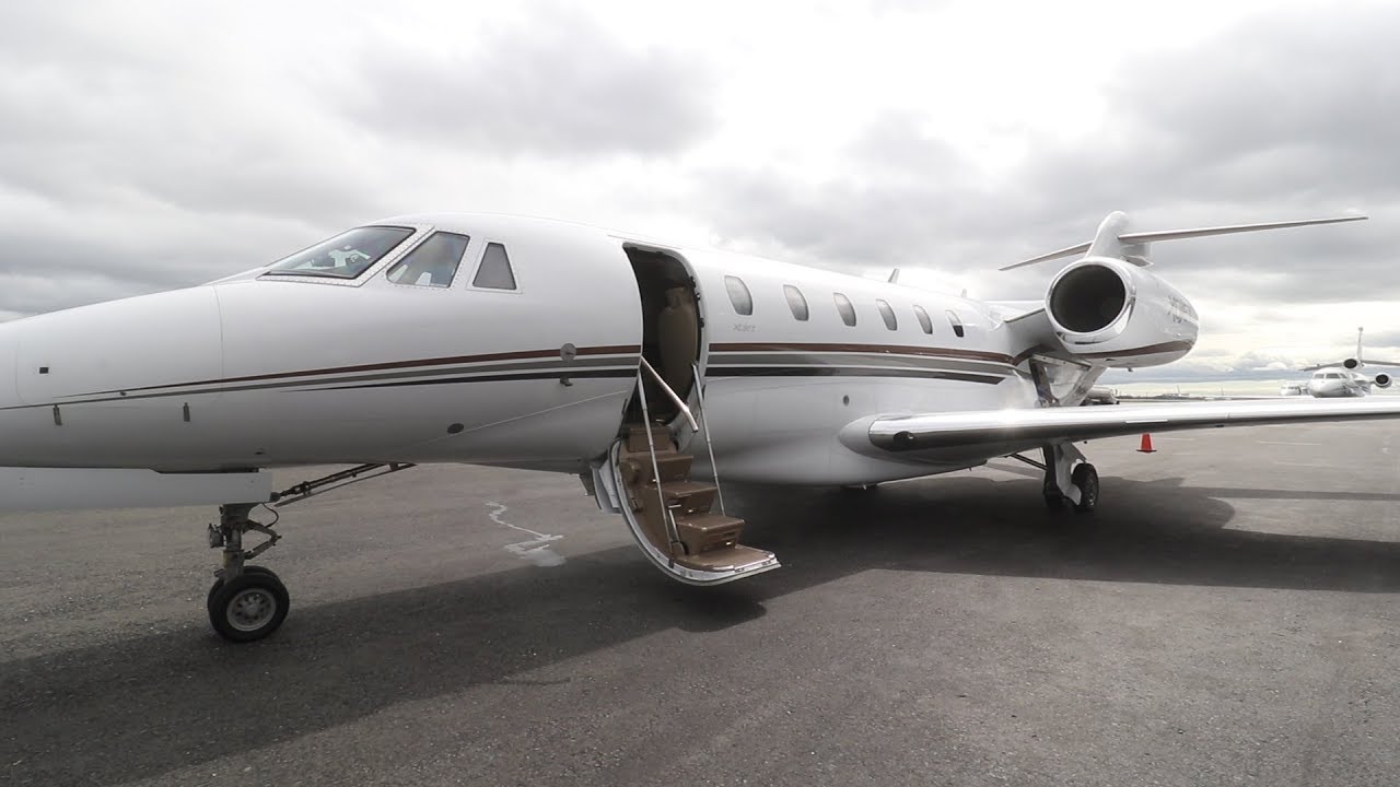 PRIVATE JET TOUR: $20,000 CHARTER FLIGHT (REVIEW) - YouTube