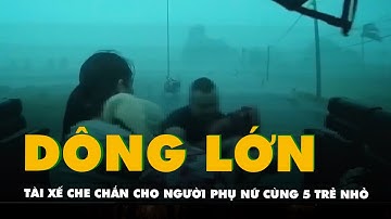 Tài xế đưa người phụ nữ cùng 5 trẻ nhỏ lên xe bán tải che chắn qua cơn dông lớn ở Hà Nội