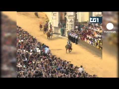 Vidéo: Palio de Sienne Course de Chevaux et Festival en Toscane