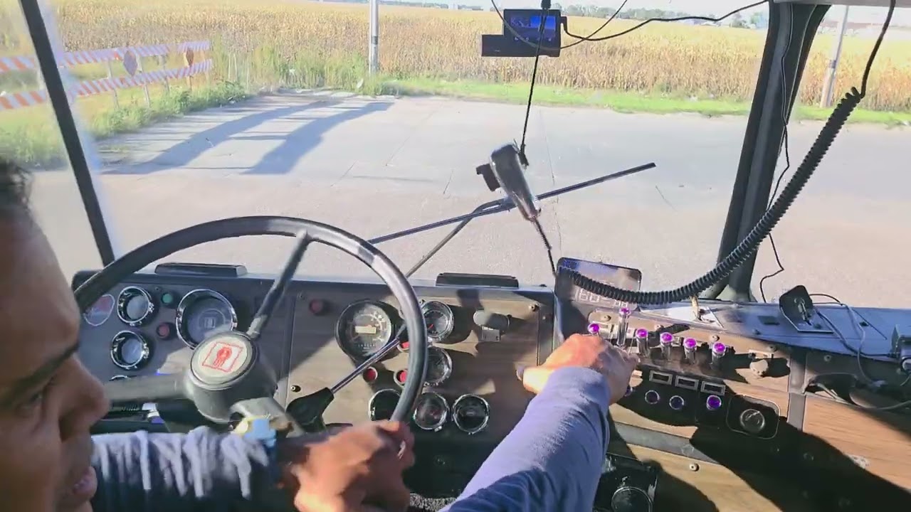 Viajando por Nebraska, Estados Unidos. En un camion clasico.