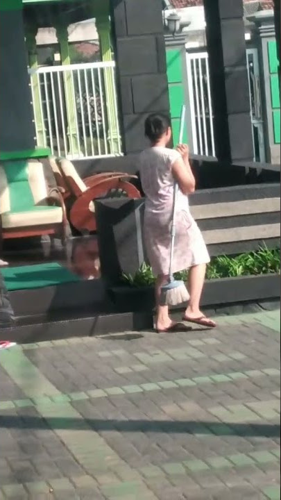 Gadis tetangga selalu bikin greget nih!!