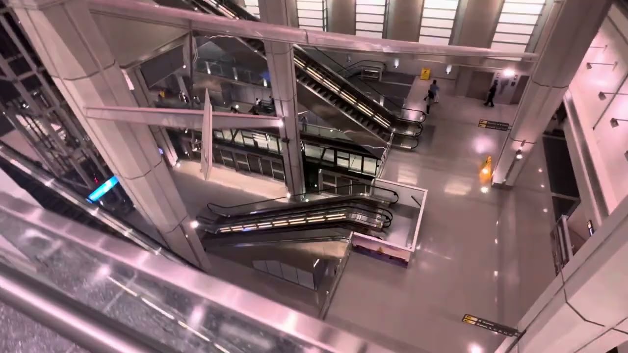 3rd Ride on the Aerotrain at Washington Dulles International Airport - Sterling, VA 🇺🇸 🚋