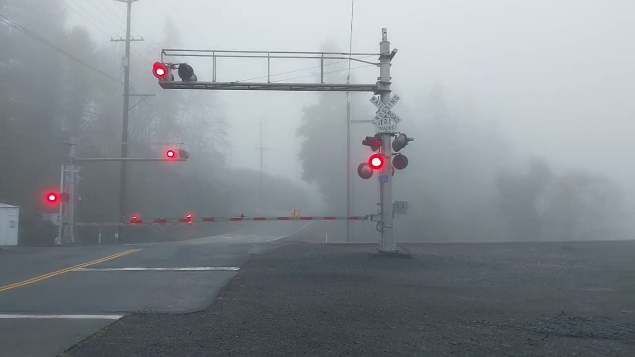 Amtrak Cascades train 🚆 going thru 🏰 Castle 🪨 rock, Washington northbound on December 23 2025 