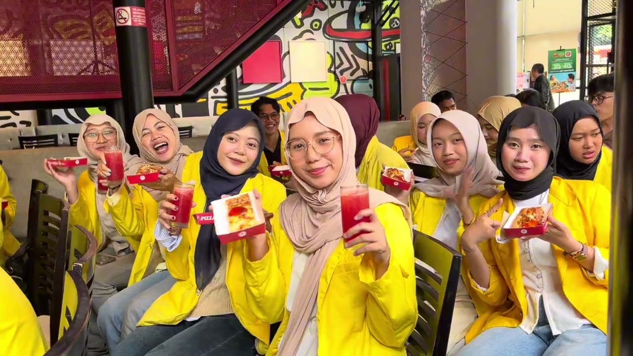 Kunjungan Industri UKM EBC ke Pizza Hut Indonesia: Belajar Operasional & Manajemen Bisnis