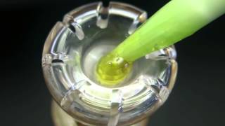 Slow Motion Macro Dabs Of OG Kush Clear Concentrate on Daisy Universal Domeless Quartz Nail DABFARM