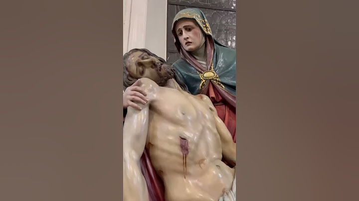 María Dolorosa recibe a su hijo Jesús en sus brazos