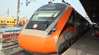 TrNo.20833/20834 Visakhapatnam-Secunderabad-Visakhapatnam VandeBharat on its 1st run with 20coaches