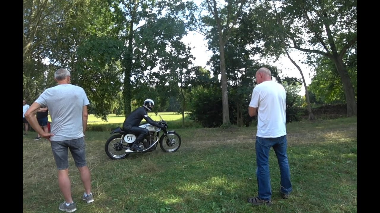 500cc classic race mill. Norton Manx fly by and more!