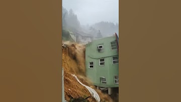 Run landslide is coming 🚨⚠️😱😱.!#landslide  #disaster  #shortvideo