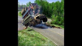 VERY AMAZING how skillfully the overloaded truck driver managed to survive the landslide screenshot 5