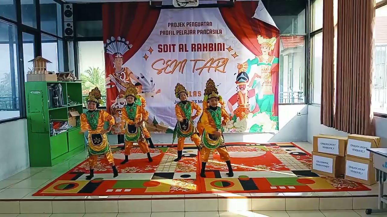 Tari tradisional Dayak