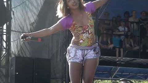 M.I.A. | Bucky Done Gun | live Lollapalooza, August 3, 2007