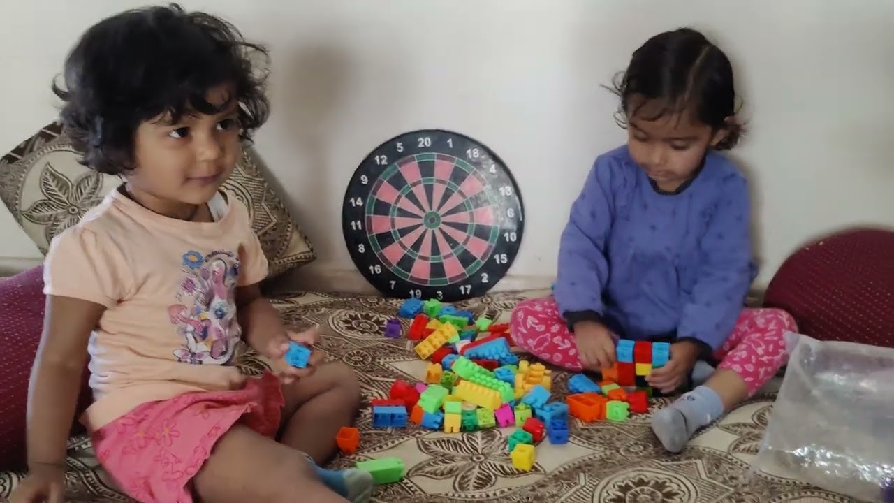 Kiana & Pihu playing blocks