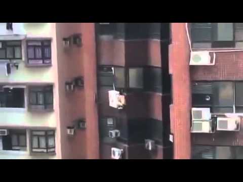 Любовник висит на балконе - youtube.
