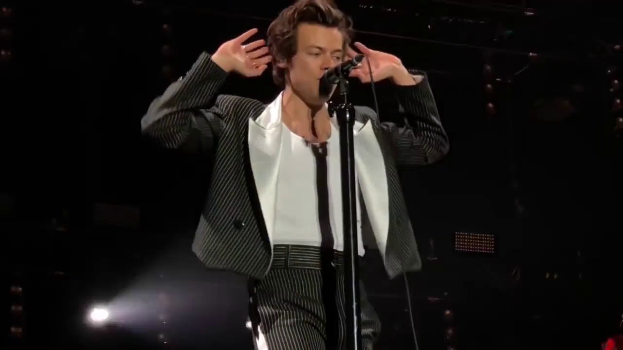 Harry hablando con fans en Español y en Catalan