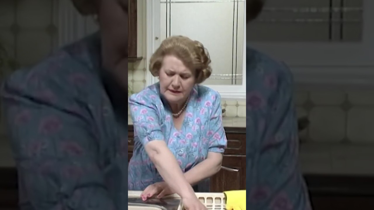 Keeping Up Appearances - Elizabeth spills tea (Compilation) #keepingupappearances #hyacinth #comedy