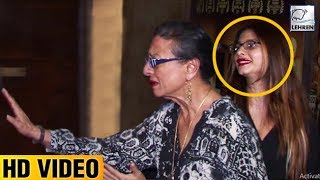 Tanisha Mukherjee Gets Embarrassed When Mom Tanuja Shouts At Media Photographers Lehrentv