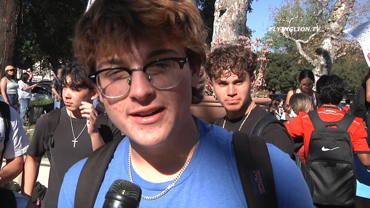 Забастовка против ICE – студенты Клермонта протестуют против действий ICE.