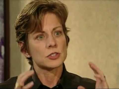 Video: Patricia Cornwell Čistá hodnota: Wiki, vydatá, rodina, svadba, plat, súrodenci