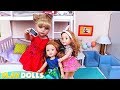 Birthday Gifts! Mama doll makes surprise birthday party for twin sisters. PLAY DOLLS