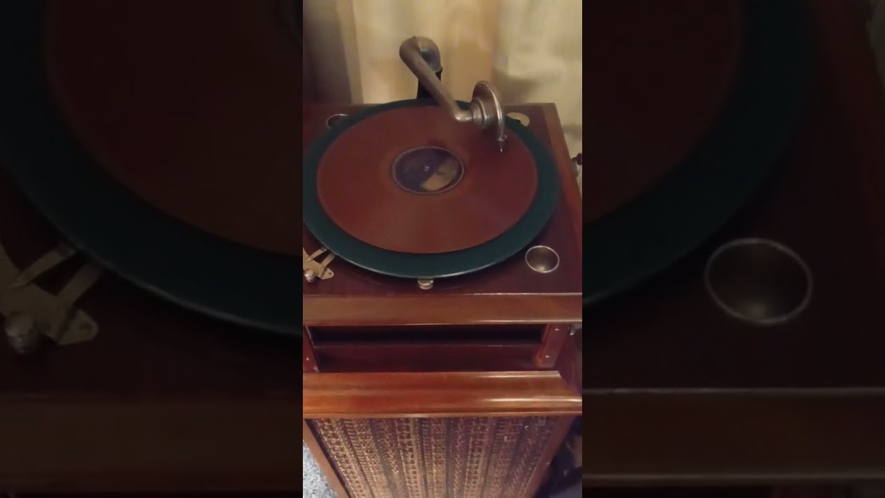 Another rebuilt barn find. wind up player probably 1915 to 1925