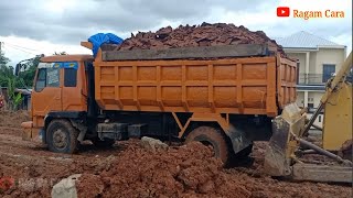 Mobil Truk Besar Amblas Dibantu Boldoser Sampai Ik Pembongkaran