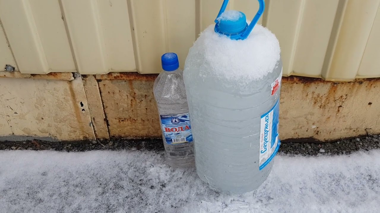 Замерзла вода дома что делать. Дистиллированная вода замерзает. Замерзание дистиллированной воды. Дистиллированная вода замерзание. Дистиллированная вода на морозе.