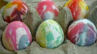 Budget101.com How to Tie Dye Easter Eggs with just 3 Ingredients!