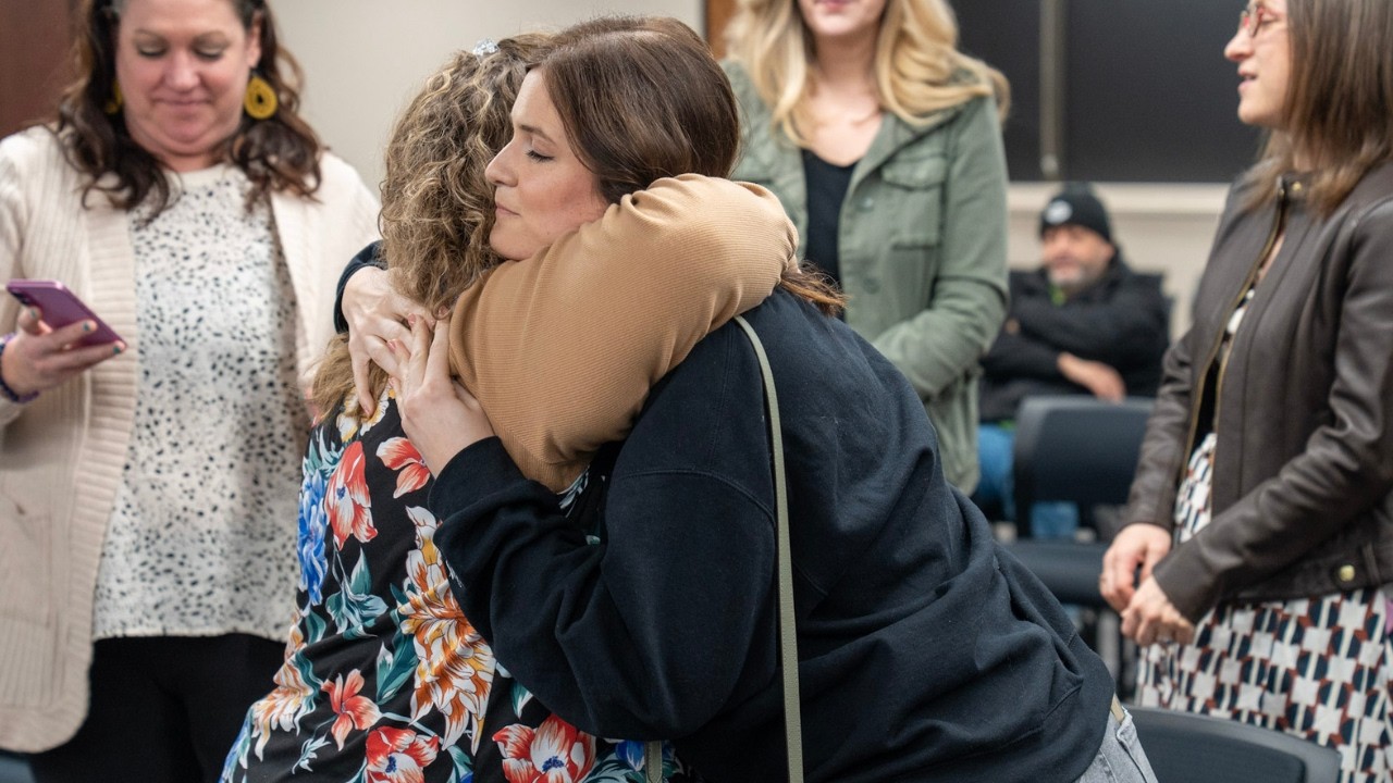 Город Аврора отмечает седьмую годовщину массовой стрельбы в компании Henry Pratt.