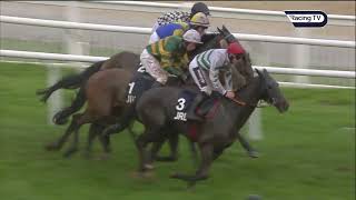 Vidéo de la course PMU FULKE WALWYN KIM MUIR CHALLENGE CUP AMATEUR JOCKEYS' HANDICAP CHASE