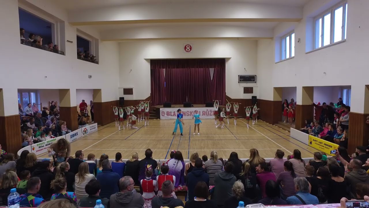 O Blatenskou růži - Prezioso sokol Blatná - kadetky BATON skupina - Zpátky do lavic