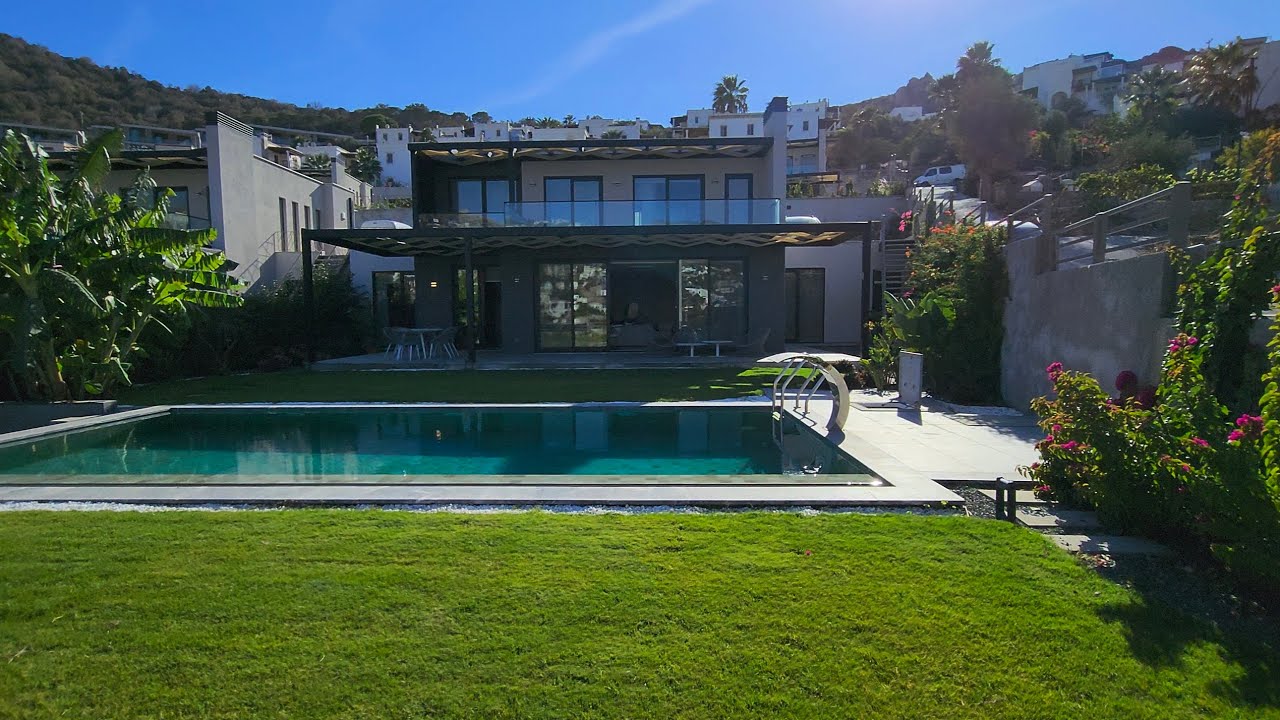 Bodrum Gümüşlük Denize 300m Satılık Lüks Villa! 